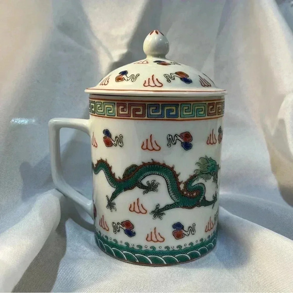 Vintage Traditional Chinese Tea Mugs with Lids - Picture 6 of 9